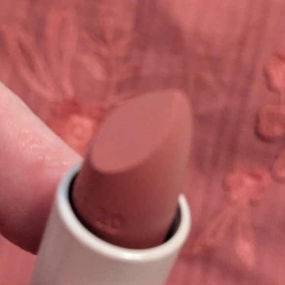 Kiss Me Doll 10 Lipstick Smooth Assist Clean Soufflé Lip Color In Shade - NWOB - Picture 5 of 5